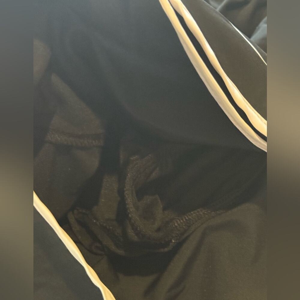 Nike Women's Black and White Dry Fit Athletic Shorts NWT S - Picture 4 of 4